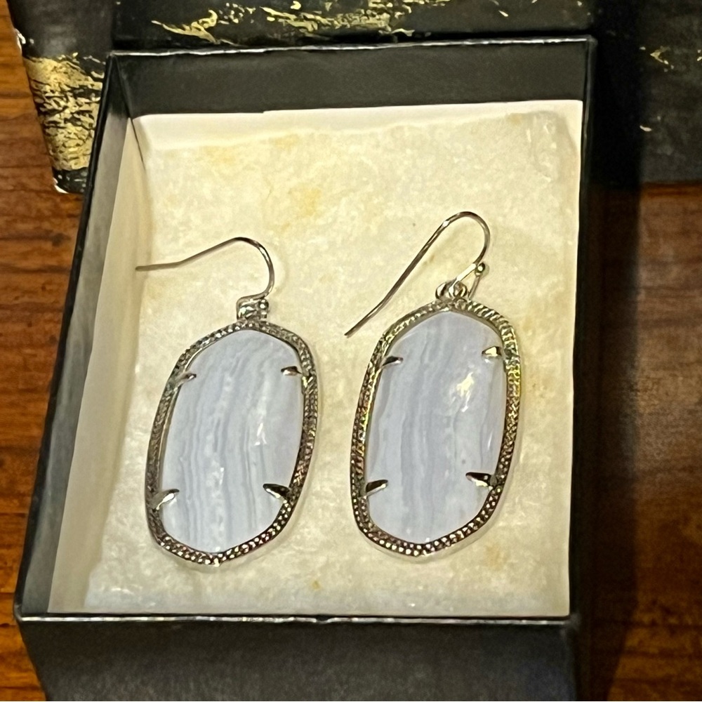 Kendra Scott gray earrings